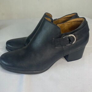 Natural soul women’s ankle boots. Size 8.5
